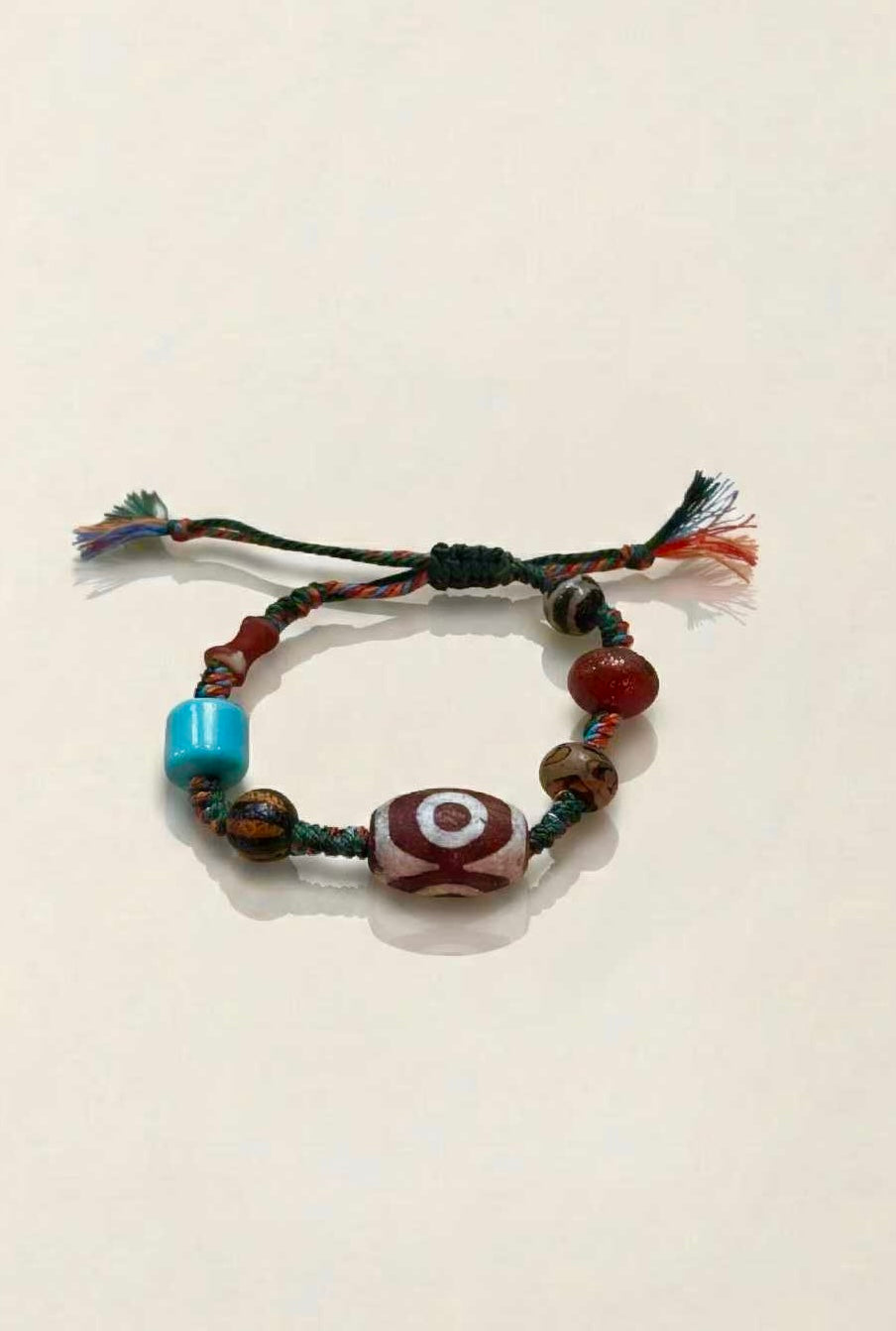 Dzi über den Wolken