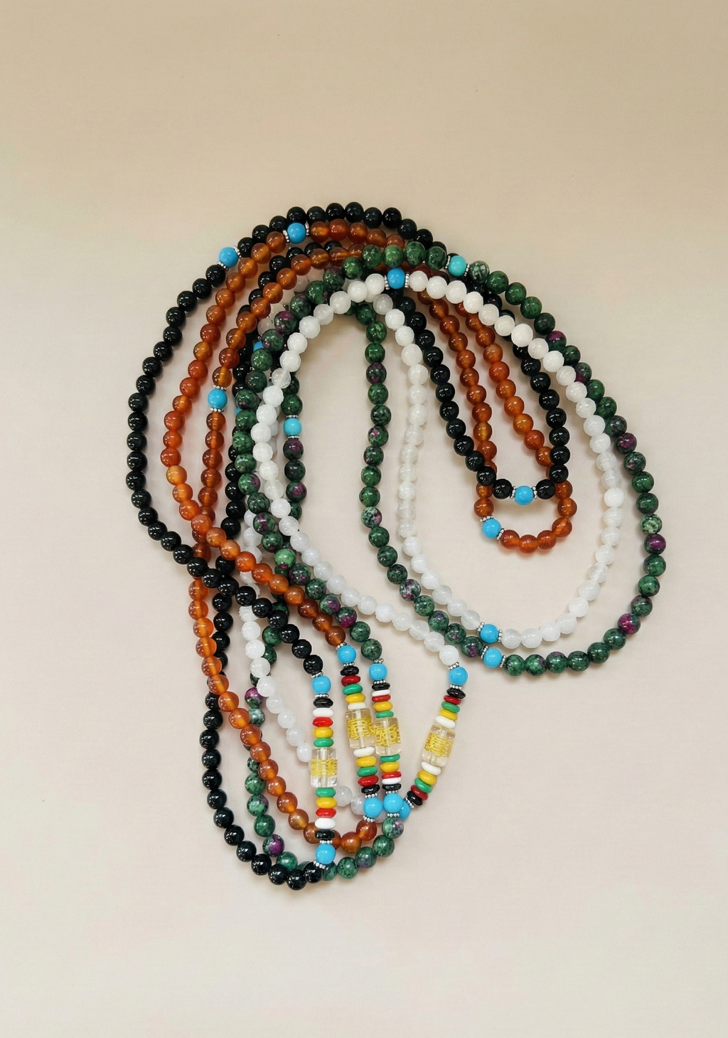 Verheißungsvolles mehrsträngiges Armband