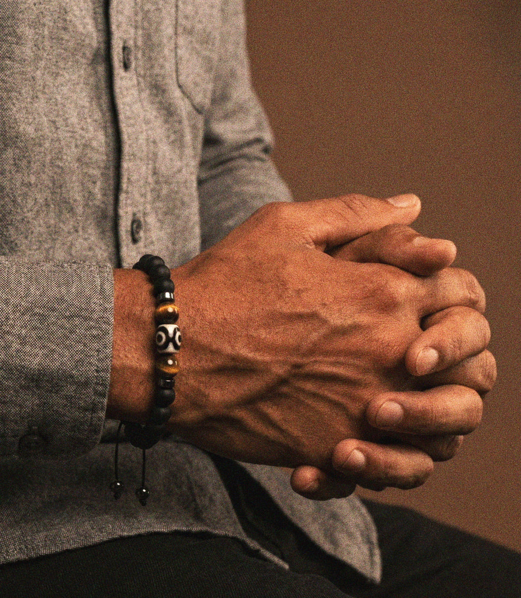 The Distinguished Edge-Cultural Heritage/Dzi/Business Casual