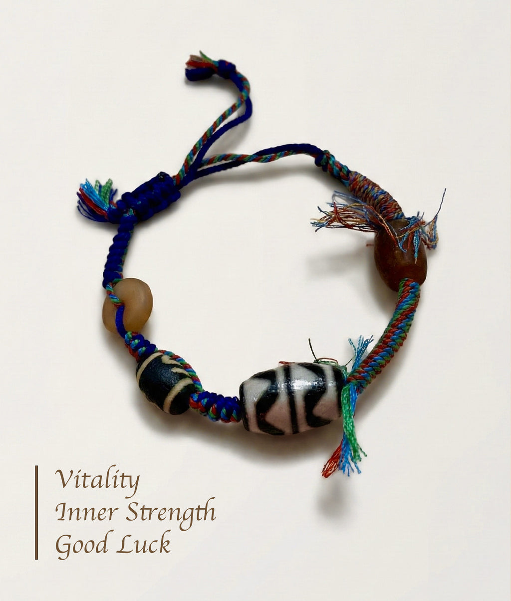 Dzi über den Wolken